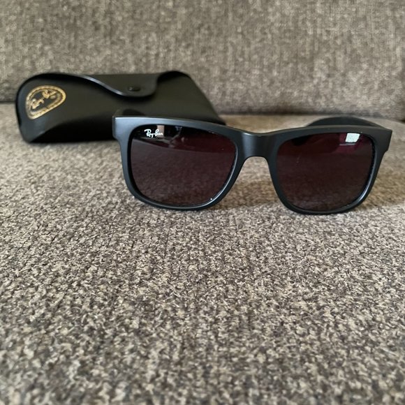 Ray-Ban RB4165 Justin Sunglasses - Picture 2 of 4